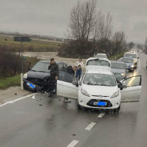 Accident pe DN 64 în zona Mihăești blochează traficul în Vâlcea