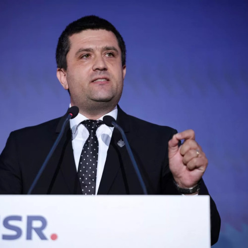 Ministrul Apărării Ionuț Moșteanu demisionează după scandalul legat de CV