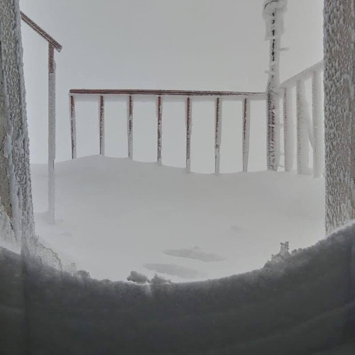 Iarnă severă în zona înaltă a Dâmboviței, traseele spre Vârful Omu sunt periculoase