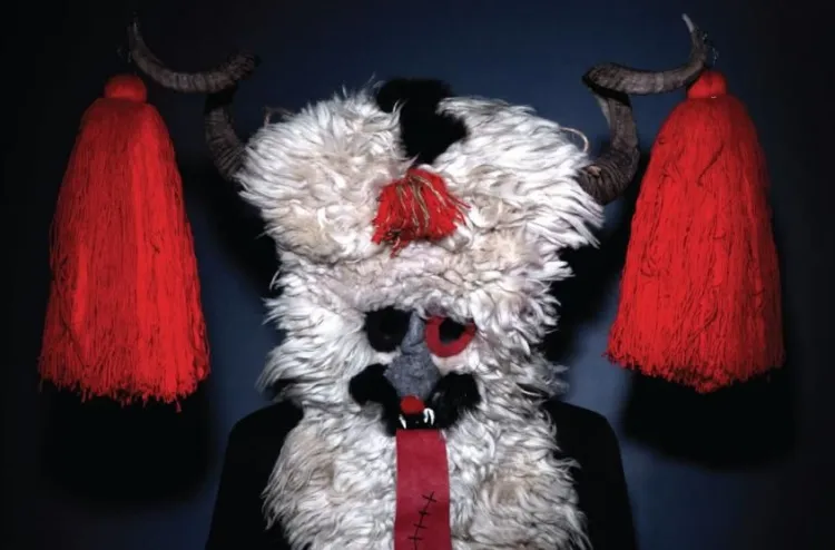 Tradițiile românești promovate prin expoziția internațională „Misterul Măștii Populare Românești”