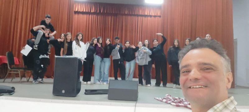 Liceeni din Întorsura Buzăului prezintă un spectacol contemporan bazat pe Shakespeare