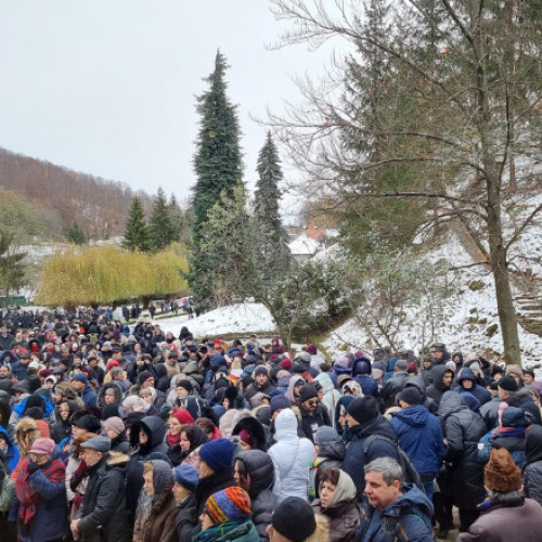 Mii de credincioși au participat la canonizarea părintelui Arsenie Boca la Prislop