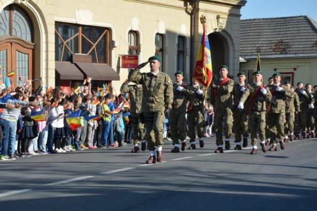 Paradă militară și alocuțiuni în Săcele de Ziua Națională a României