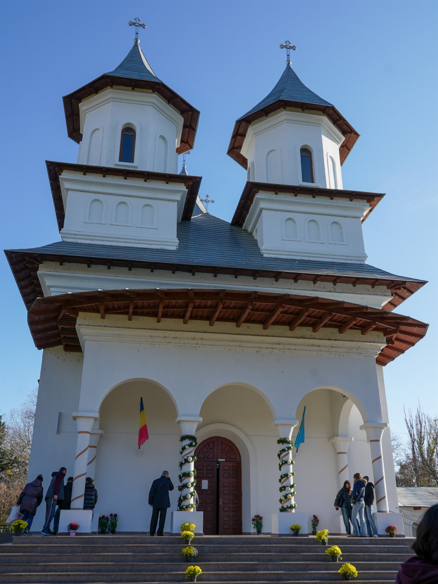 Parohia gălățeană sărbătorește Sfântul Stelian cu ajutoare sociale și slujbe religioase