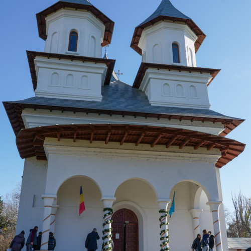 Parohia gălățeană sărbătorește Sfântul Stelian cu ajutoare sociale și slujbe religioase