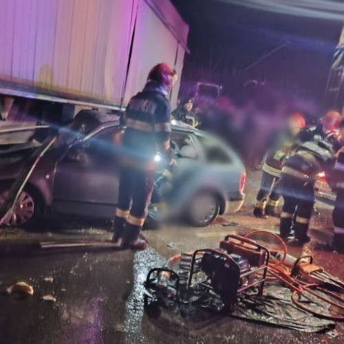 Două persoane au murit într-un accident cu TIR în Bacău, trei au fost rănite