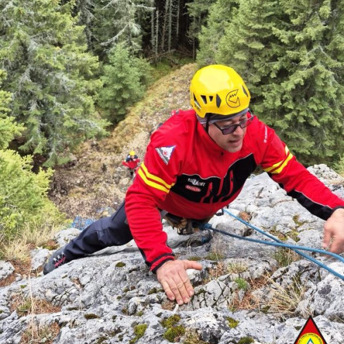 Salvatorii montani din Vrancea au finalizat un program de pregătire la Munții Bucegi