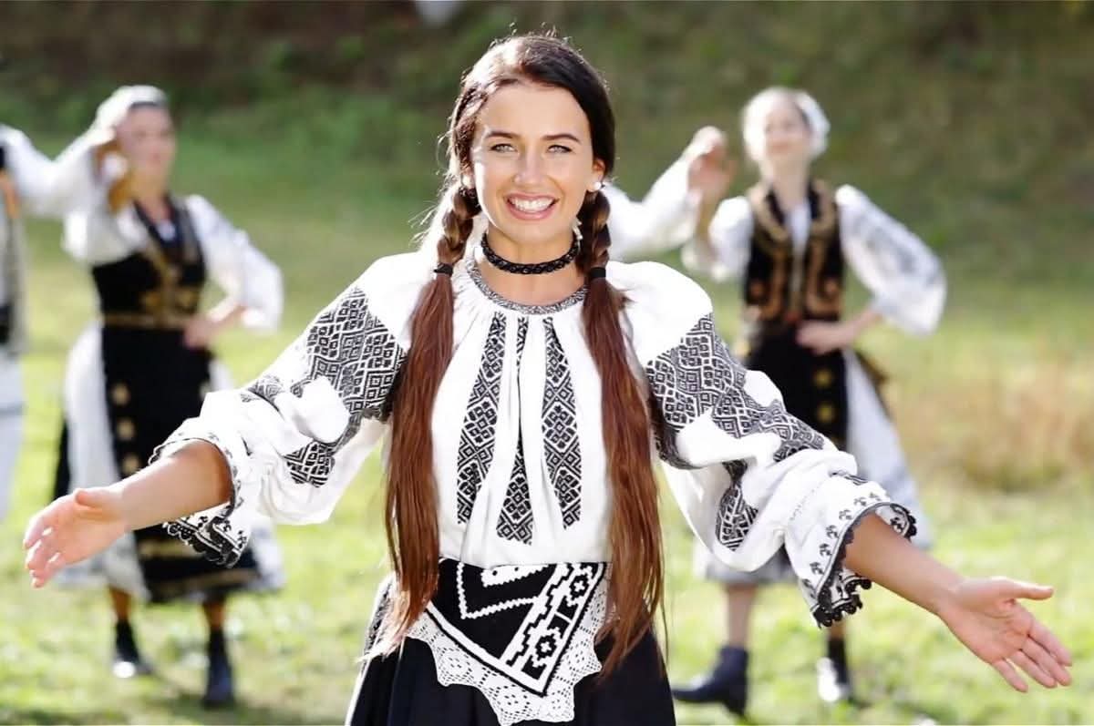 Paula Hriscu respinge folosirea piesei „Românie, mândru plai” în scopuri politice