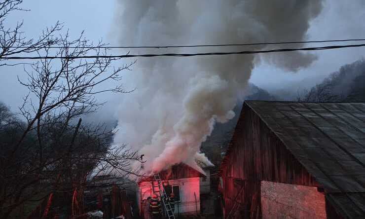 Bărbat de 48 de ani, găsit decedat în urma unui incendiu la Andreiașu de Jos