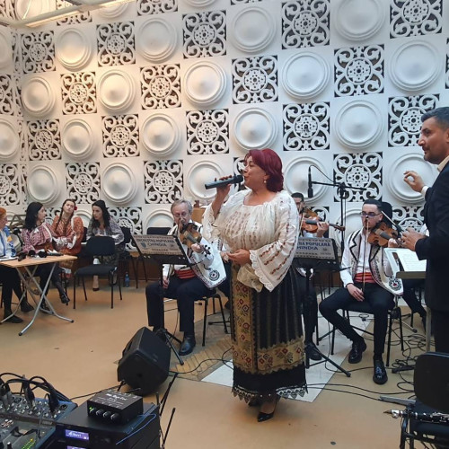 Orchestra „Chindia” invitată în emisiunea „Lada de zestre” la Radio România Antena Satelor