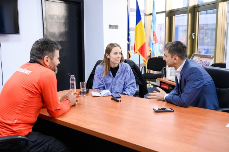 Jurnalista Kristen Anger a vizitat Maramureș pentru un material despre Salvamont și refugiați