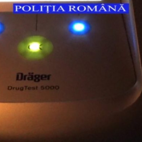 Șofer din Focșani găsit drogat de polițiști în timp ce conducea mașina