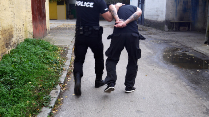 Poliția Română a adus în țară opt persoane urmărite internațional în noiembrie 2025