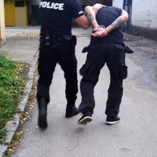 Poliția Română a adus în țară opt persoane urmărite internațional în noiembrie 2025