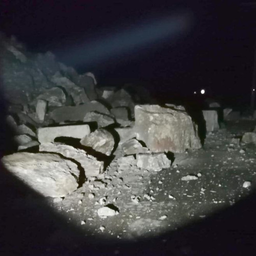 Trafic blocat pe DN 7 din cauza căderilor de pietre la Boița, Sibiu