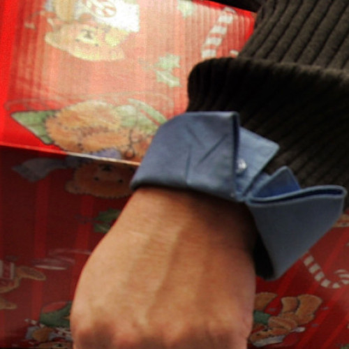 Românii cheltuiesc cel mai puțin pe cadouri de Crăciun din ultimii 10 ani