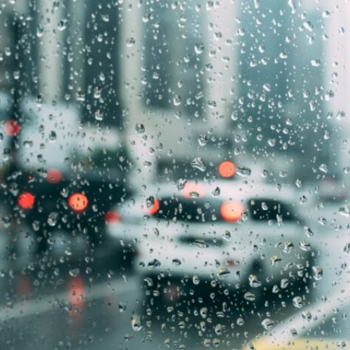 Cod galben de ploi abundente în 13 judeţe și Bucureşti până duminică după-amiază