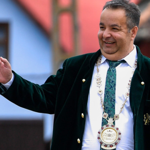 Dorin Cioabă își expune diplomele după scandalul studiilor ministrului Moșteanu