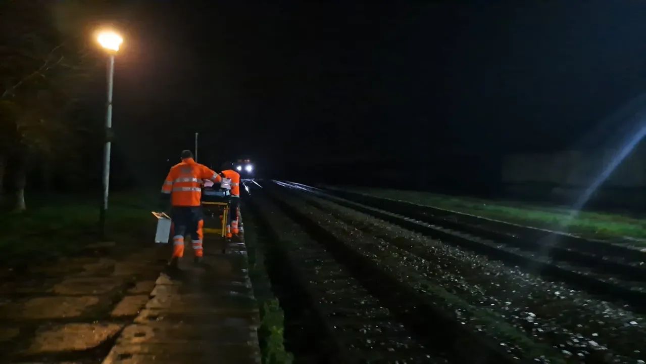 Bărbat ucis de tren în județul Vaslui în timp ce traversa calea ferată cu bicicleta