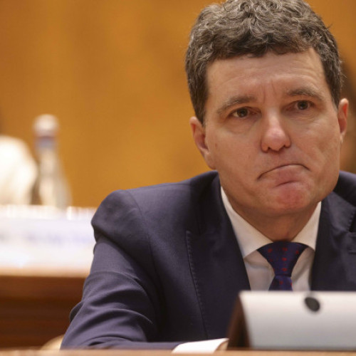 Huiduieli la Alba Iulia la depunerea coroanei lui Nicușor Dan de Ziua Națională