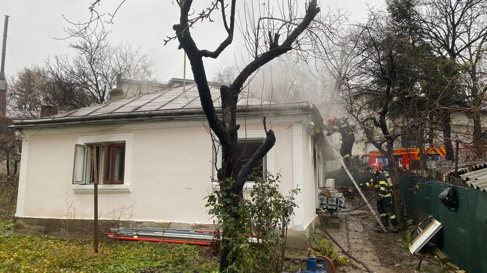 Incendiu izbucnit într-o casă din Botoșani din cauza unui scurtcircuit