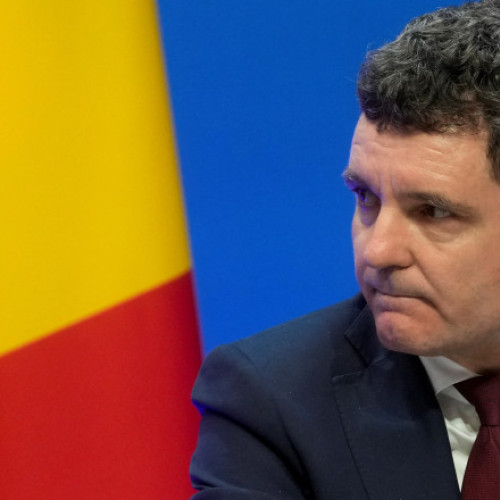 Nicuşor Dan a decorat un singur veteran cu ocazia Zilei Naţionale a României