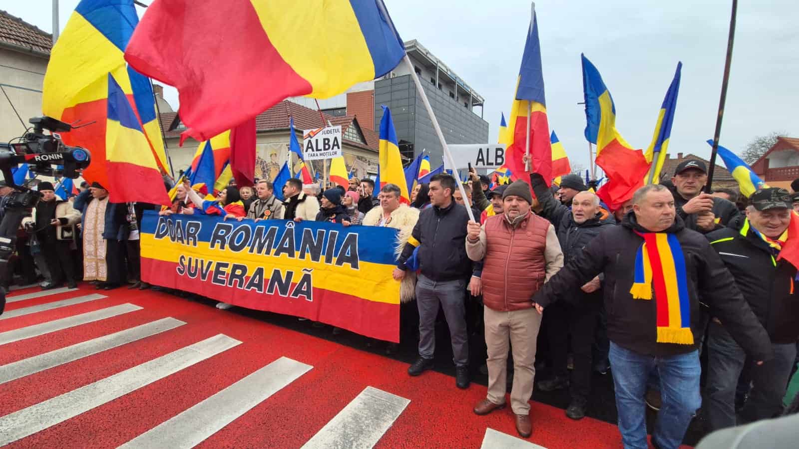 Marșul organizat de George Simion la Alba Iulia adună sute de participanți de 1 Decembrie