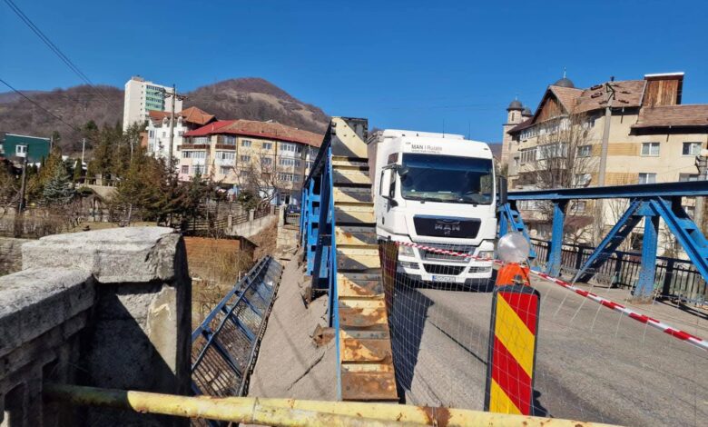 Candidatul AUR critică reabilitarea podului de la Nehoiu, iar directorul DRDP Buzău răspunde