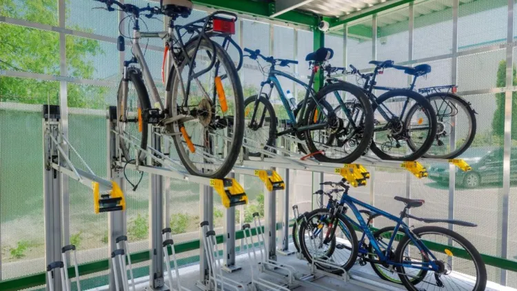 Locuitorii din zona Plopilor cer un parking pentru biciclete lângă magazinul Profi