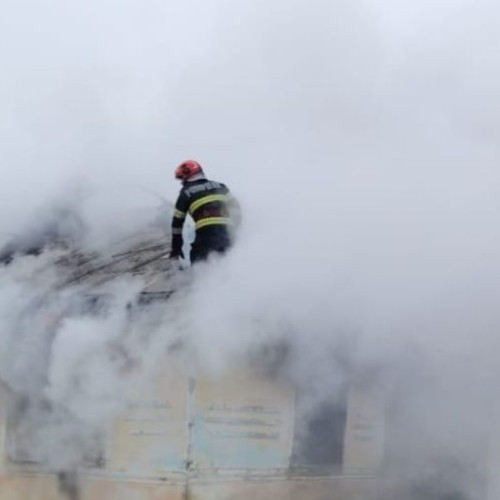 Incendiu la o anexă gospodărească din satul Răcăciuni