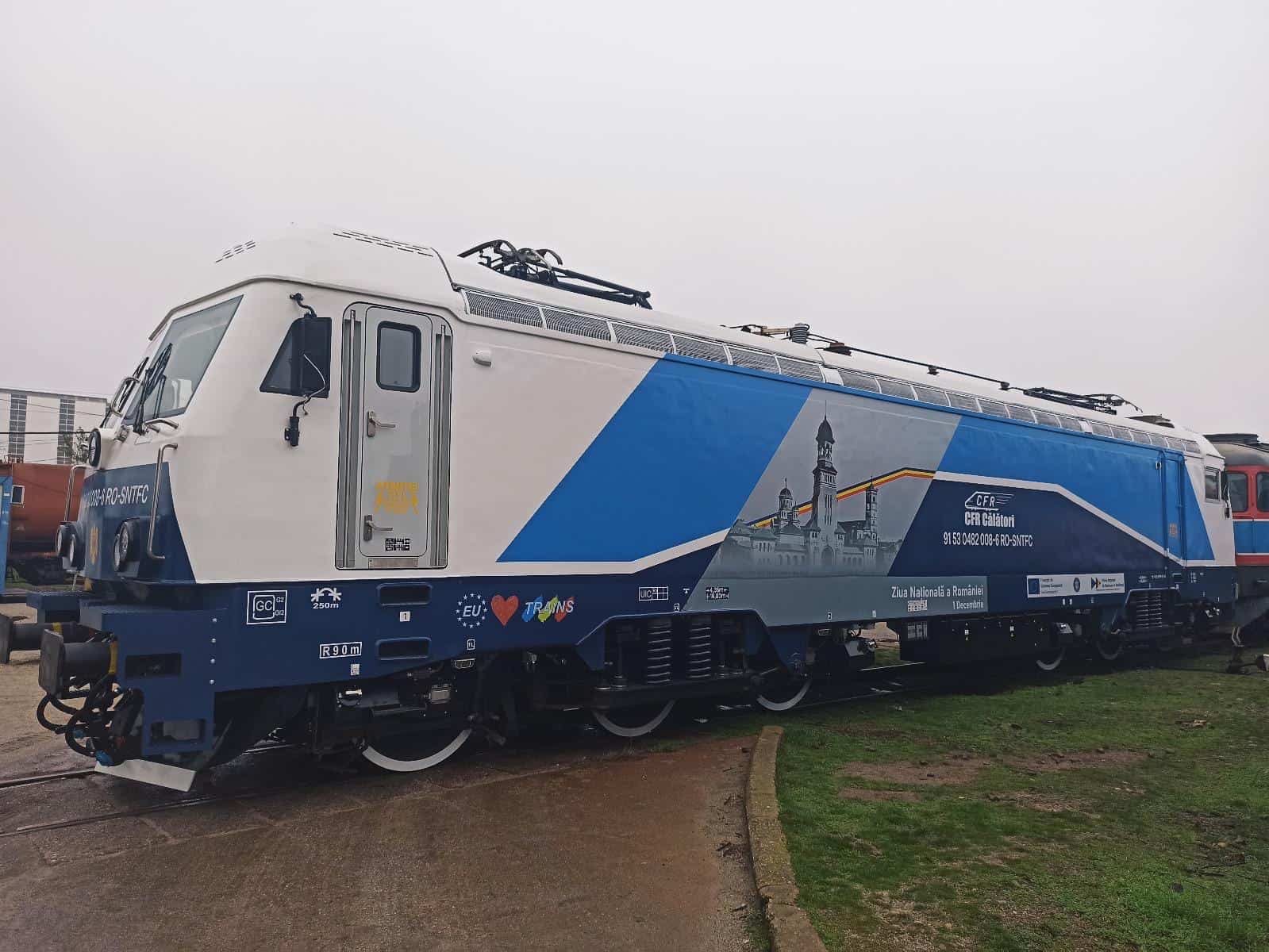 Locomotivă cu simboluri ale Marii Uniri circulă de 1 Decembrie pe ruta Cluj Napoca-București