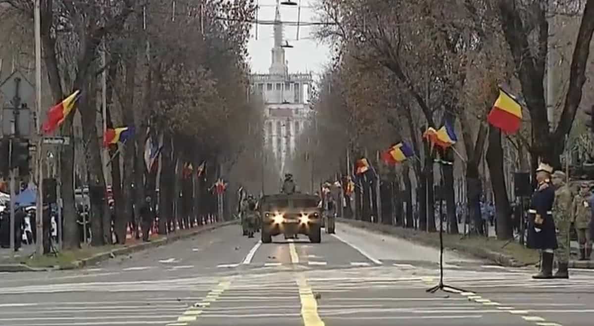 Paradă militară cu peste 2.900 de militari la Arcul de Triumf în 1 Decembrie 2025