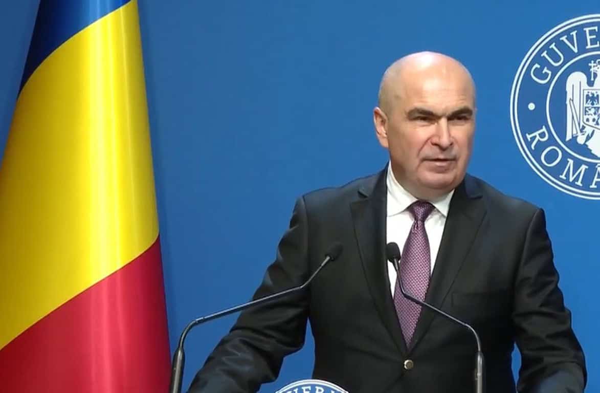 Premierul Ilie Bolojan participă la parada militară de 1 Decembrie la Alba Iulia