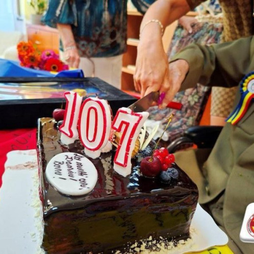 Colonelul Ion Vasile Banu, decorat de președintele Nicușor Dan la 107 ani