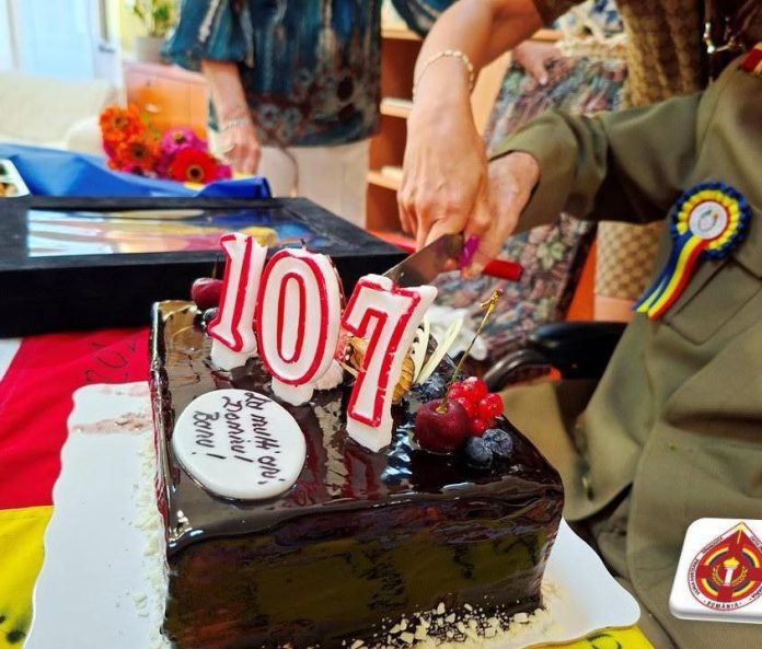 Colonelul Ion Vasile Banu, decorat de președintele Nicușor Dan la 107 ani