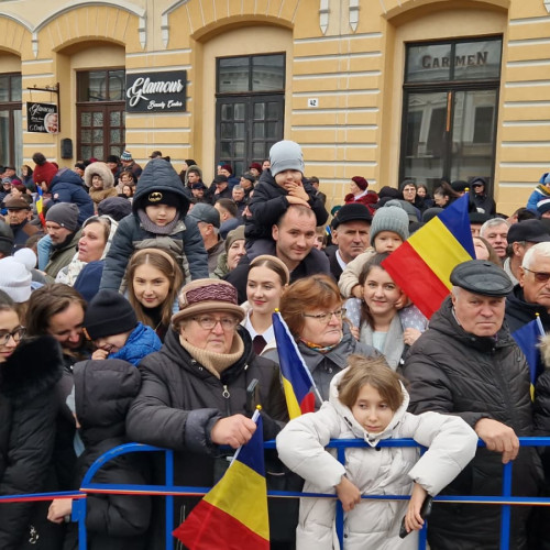 Mii de botoșăneni au comemorat Ziua Națională la Monumentul Eroilor