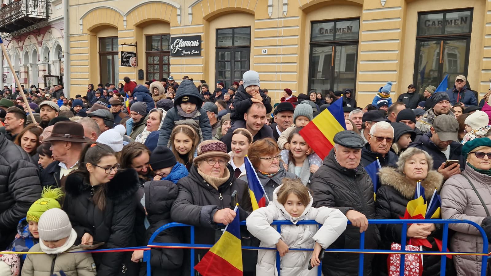 Mii de botoșăneni au comemorat Ziua Națională la Monumentul Eroilor