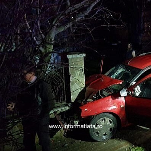 Doi bărbați prinși după ce au lovit cu duba gardul unei case în Horodnic de Sus