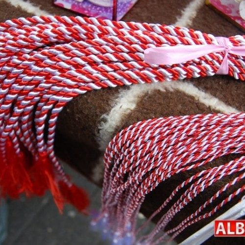 Mărțișul: Povestea bărbatului curajos, care eliberat Soarele și a readus primăvara. Tradiții și legend clientele de primăvară.