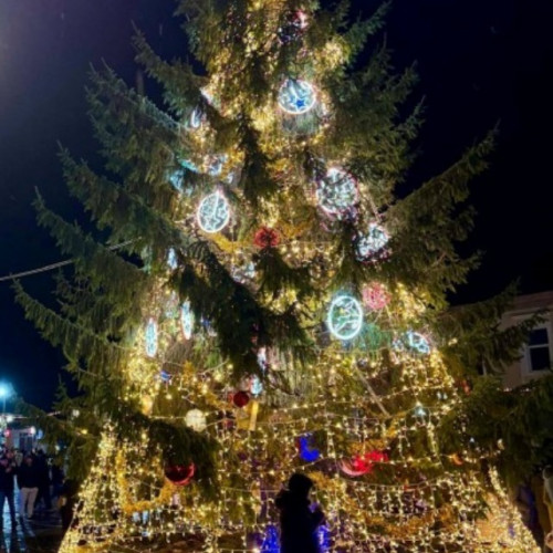 Codlea a aprins iluminatul festiv pentru sărbătorile de iarnă