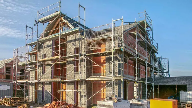 România înregistrează fluctuații în autorizațiile de construire rezidențiale și nerezidențiale în octombrie 2025