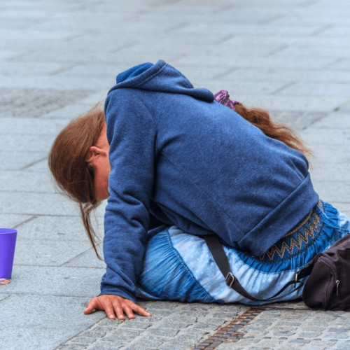 Caz de cerșetorie cu minor descoperit în Totoiești