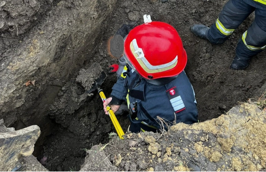 Muncitor de 54 de ani a murit după surparea unui mal de pământ la Goleşti, Vrancea