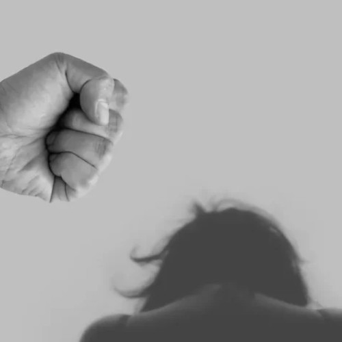 Doi bărbaţi din Râmnicu Sărat arestaţi pentru uciderea unei persoane în scaun cu rotile