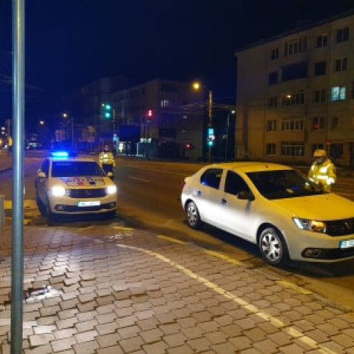 O femeie în stare de ebrietate gravă a căzut în scara unui bloc din Suceava