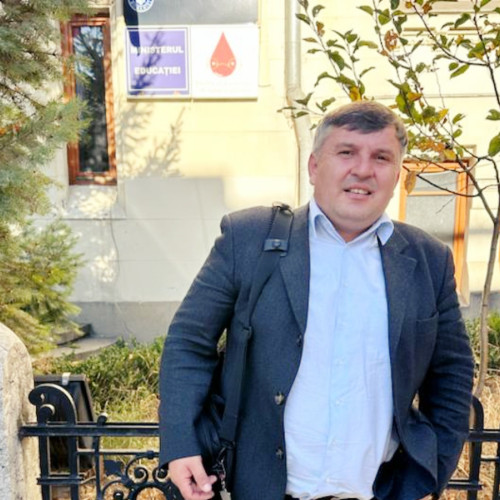 Profesor din Gorj pierde patru zile de concediu după convocări în vacanță