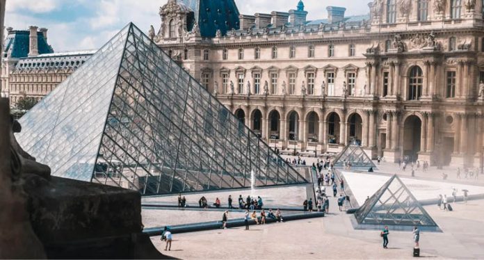 Luvru crește prețul biletelor pentru turiștii din afara Europei în 2026
