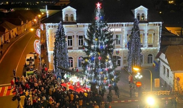 Caravana sărbătorilor de iarnă aduce lumini și colinde în Săcele