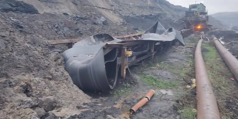 Alunecare de teren afectează transportorul din Cariera Tismana a CE Oltenia