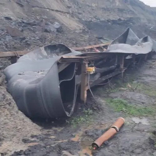 Alunecare de teren afectează transportorul din Cariera Tismana a CE Oltenia